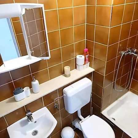 דירה Quiet And Comfortable For Four