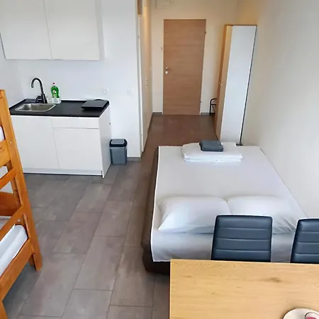 Quiet And Comfortable For Four דירה *